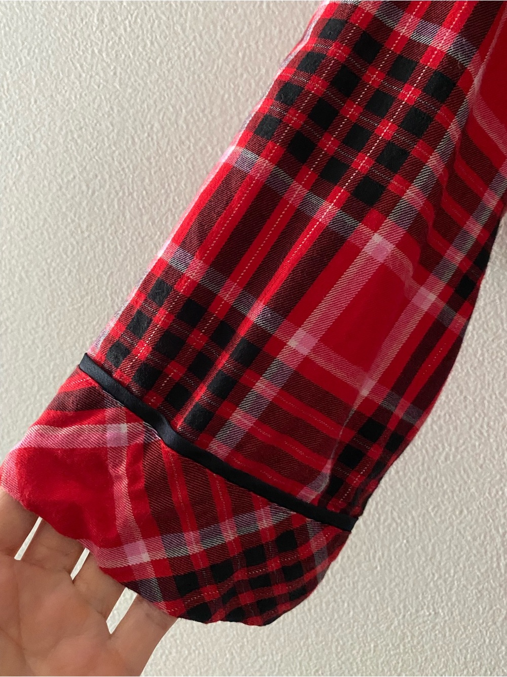 Victoria’s Secret Women’s Pajama Set 2 Piece Red&Black Plaid Gold Thread - Picture 5 of 16